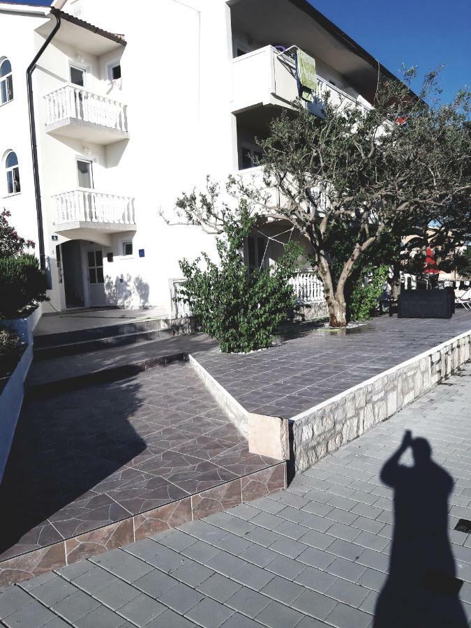 Apartments Zoran Povljana Exterior foto